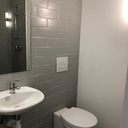 Residencia Universitaria Calhariz Benfica Ostello Lisbona